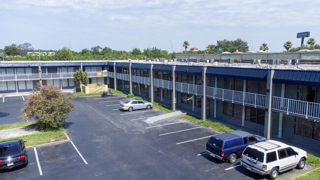 6802 Commonwealth Ave in Jacksonville, FL - Building Photo - Building Photo