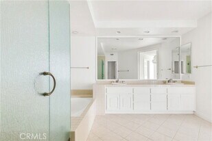 63 Ocean Vista in Newport Beach, CA - Building Photo