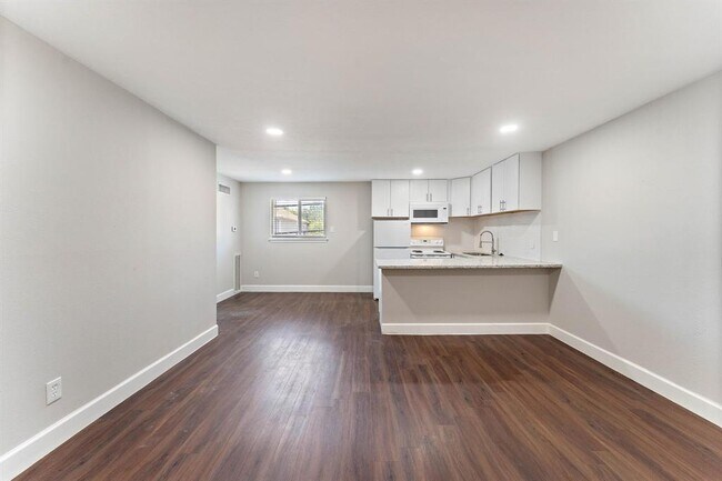 1016 E 7th St photo'