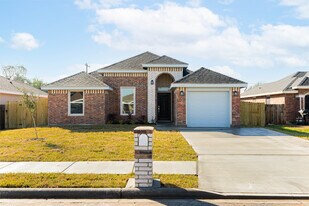 2004 Ginger Ave in Weslaco, TX - Building Photo