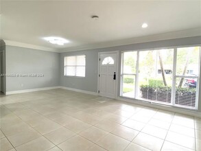 5730 SW 56th Ter in Miami, FL - Building Photo - Building Photo