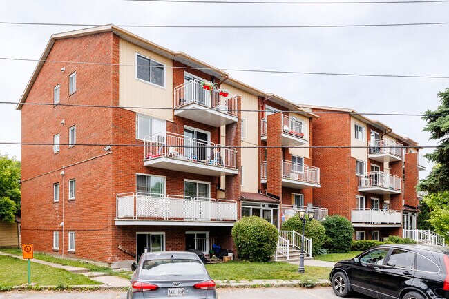 3318 Charles-Best Rue in Laval, QC - Building Photo - Primary Photo