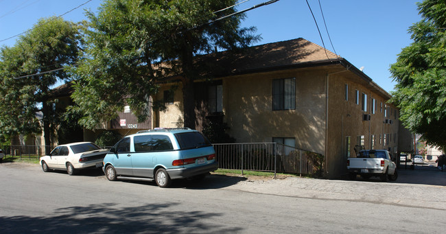 Hilltop Samoa Apartments in Tujunga, CA - Foto de edificio - Building Photo