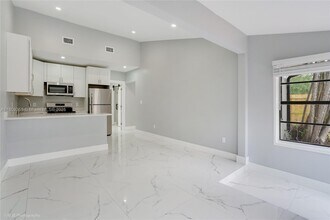 907 SW 15th Terrace in Fort Lauderdale, FL - Building Photo - Building Photo