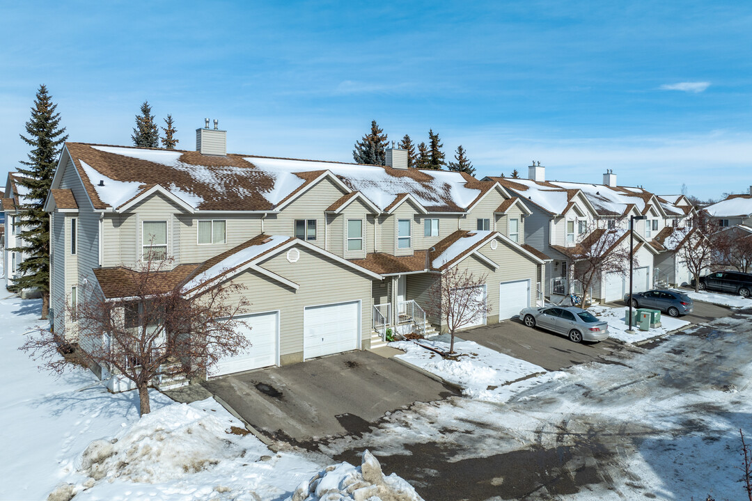 Mount Douglas Peaks in Calgary, AB - Building Photo