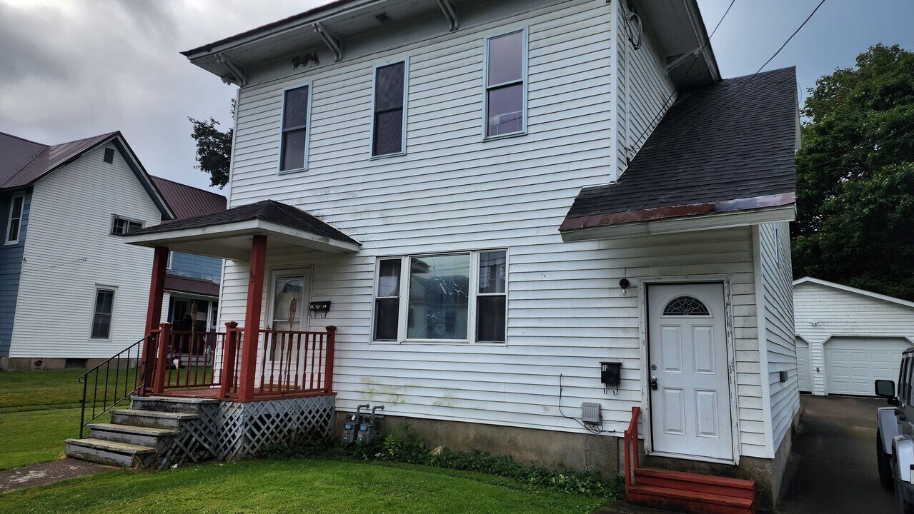 63 Jefferson St in Salamanca, NY - Building Photo