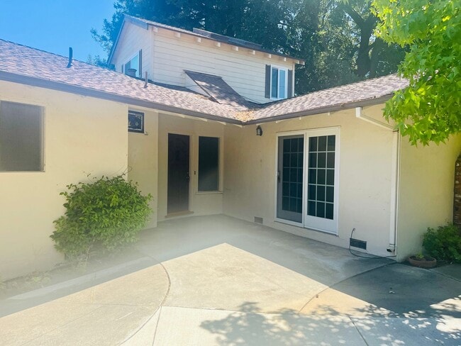 1220 Arthur Ct in Los Altos, CA - Building Photo - Building Photo