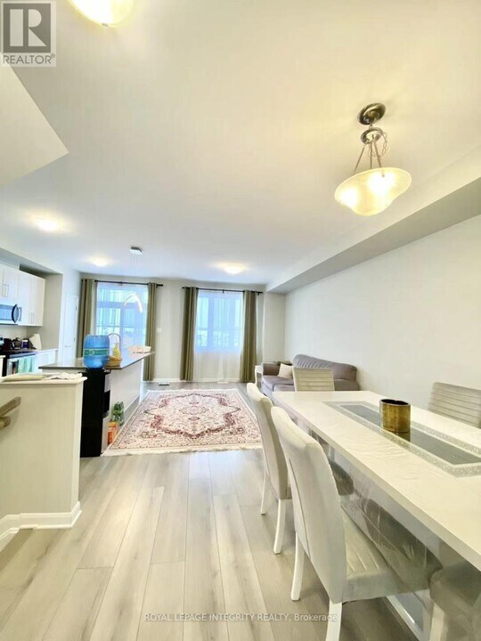 1045 Speedvale Ct in Ottawa, ON - Building Photo