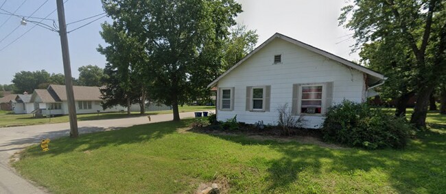 901 W 7th St in Chanute, KS - Building Photo - Building Photo