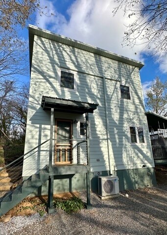 property at 8 Club St