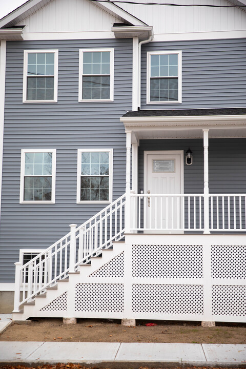 37 Manhattan St, Unit 1 in Providence, RI - Foto de edificio