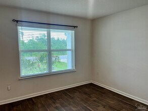 5862 Blackhorse Cir in Pensacola, FL - Building Photo - Building Photo