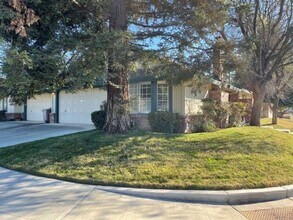 879 Fordham Dr in Woodland, CA - Building Photo - Building Photo