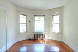 51 Bay State Ave, Unit 1 in Somerville, MA - Building Photo - Building Photo