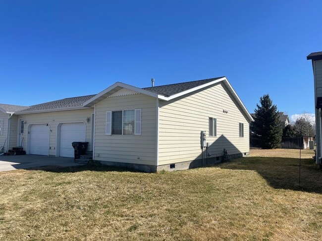 property at 810 Mantle Dr