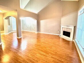 9073 Weeping Cherry Ln in Memphis, TN - Foto de edificio - Building Photo