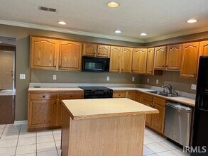 8100 Covington Ct in Newburgh, IN - Building Photo - Building Photo