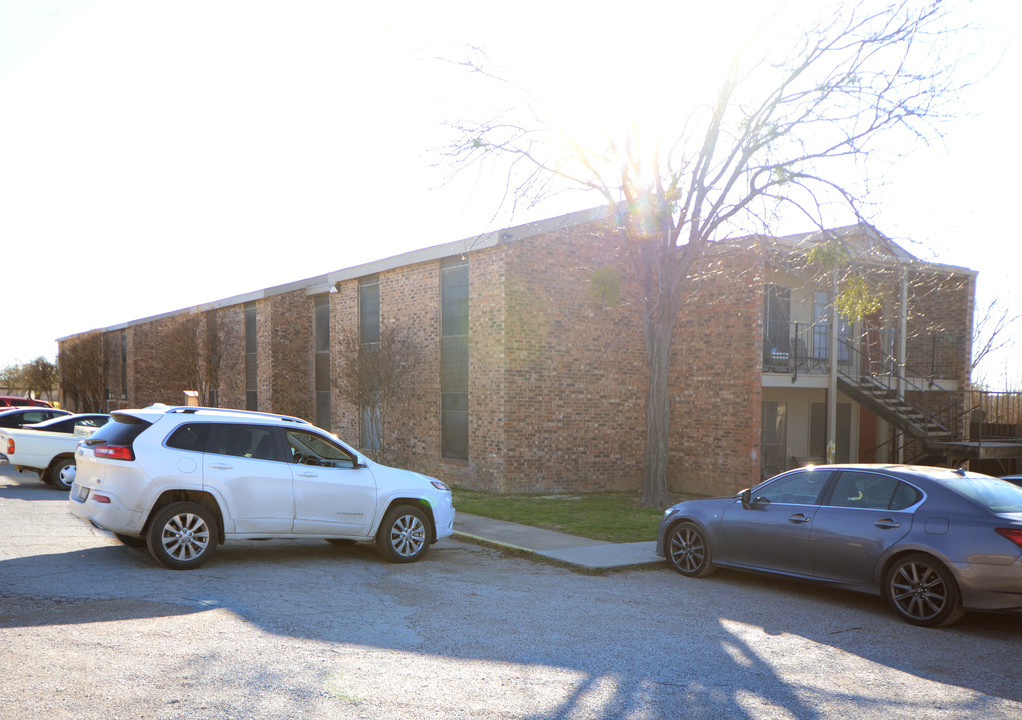 Albany Gardens Apartments in Albany, TX - Building Photo