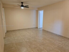 6945 SW 111th Ct in Miami, FL - Building Photo - Building Photo