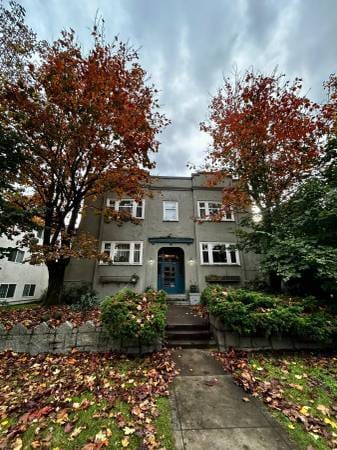 property at 1086 W 10th Ave