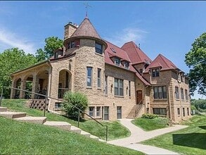 360 Ridgeland Avenue in Iowa City, IA - Foto de edificio - Building Photo