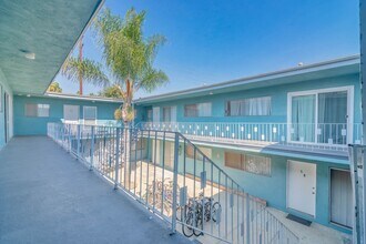 del14766 in Van Nuys, CA - Building Photo - Interior Photo