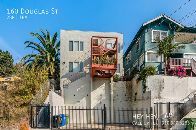 160 Douglas St in Los Angeles, CA - Building Photo - Building Photo