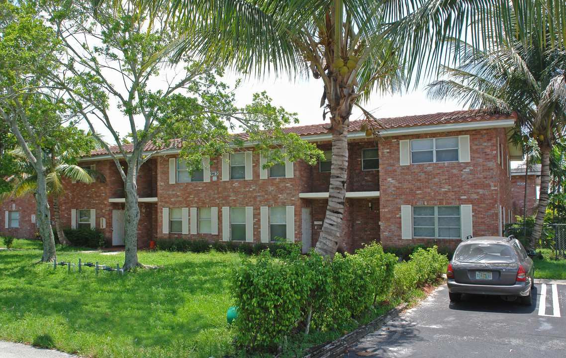 9670 NW 35th St in Coral Springs, FL - Foto de edificio