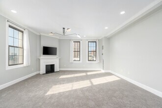 1 E Chase St in Baltimore, MD - Building Photo - Building Photo