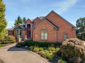 7040 Royal Villa Ct in Canton Township, MI - Building Photo - Building Photo