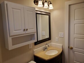 323 Smith Ave in Gilmer, TX - Foto de edificio - Building Photo