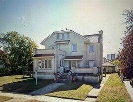 136 E Olive St in Long Beach, NY - Building Photo