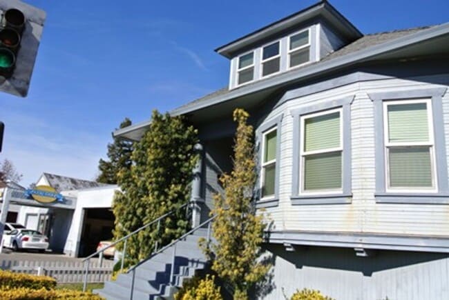 property at 701 Petaluma Blvd S