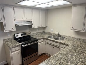 9271 Corinthian Cir in Sacramento, CA - Building Photo - Building Photo