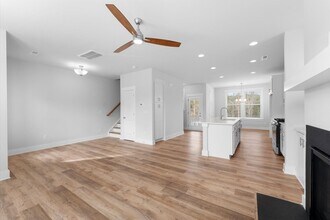 628 Amalfi Dr in Davidson, NC - Building Photo - Building Photo