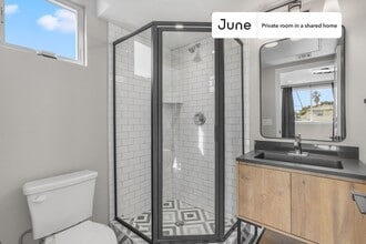 Private bedroom in 5 bed/5 bath Home in Los Angeles, CA - Building Photo - Building Photo