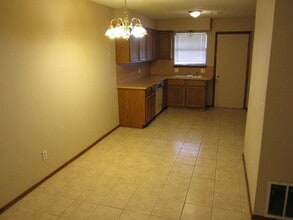 802 Swan Lake Rd in Edmond, OK - Building Photo - Building Photo