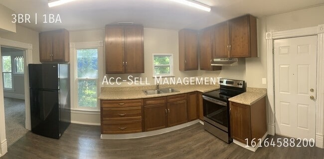 property at 806 Douglas St NW