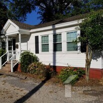 203 W Faris Rd in Greenville, SC - Building Photo