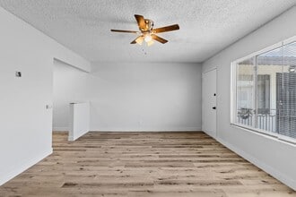 1050 Gaviota Ave, Unit 12 in Long Beach, CA - Building Photo - Building Photo