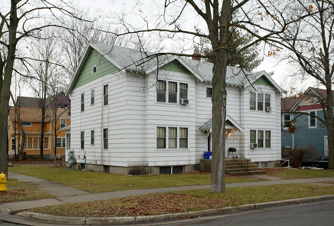 Girod Packard in Grand Rapids, MI - Foto de edificio - Building Photo