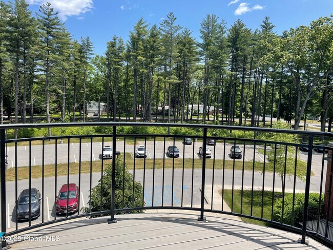 233 Lake Ave in Saratoga Springs, NY - Building Photo - Building Photo