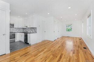 174 Ashford Ave, Unit B in Dobbs Ferry, NY - Building Photo