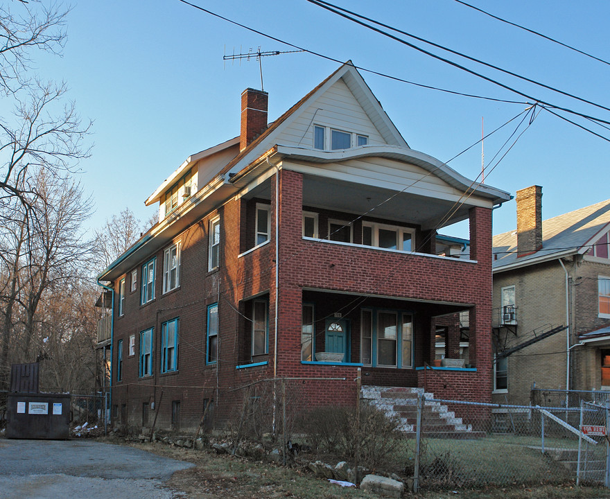 739 Oak St in Cincinnati, OH - Building Photo