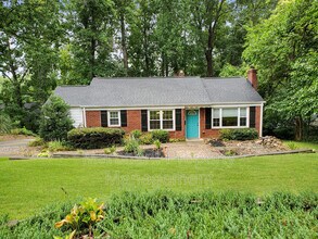 333 Ridgecrest Dr in Greenville, SC - Building Photo - Building Photo