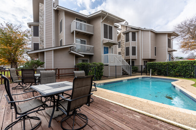 Cedar Station Apartments in Round Rock, TX - Building Photo - Building Photo