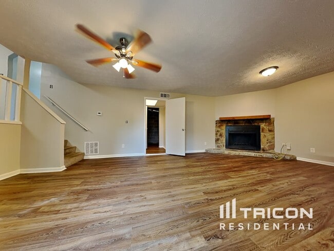 6095 Marbut Rd in Lithonia, GA - Building Photo - Building Photo