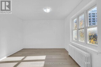 894 Eglinton Ave W in Toronto, ON - Building Photo - Building Photo