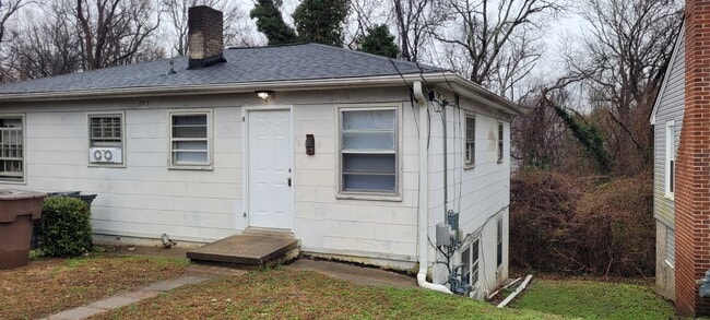 903 Martin St, Unit B in Greensboro, NC - Foto de edificio - Building Photo