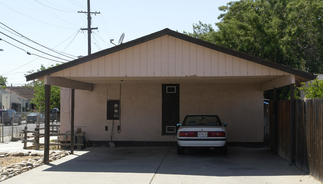 304 W 9th St in Pittsburg, CA - Building Photo - Building Photo